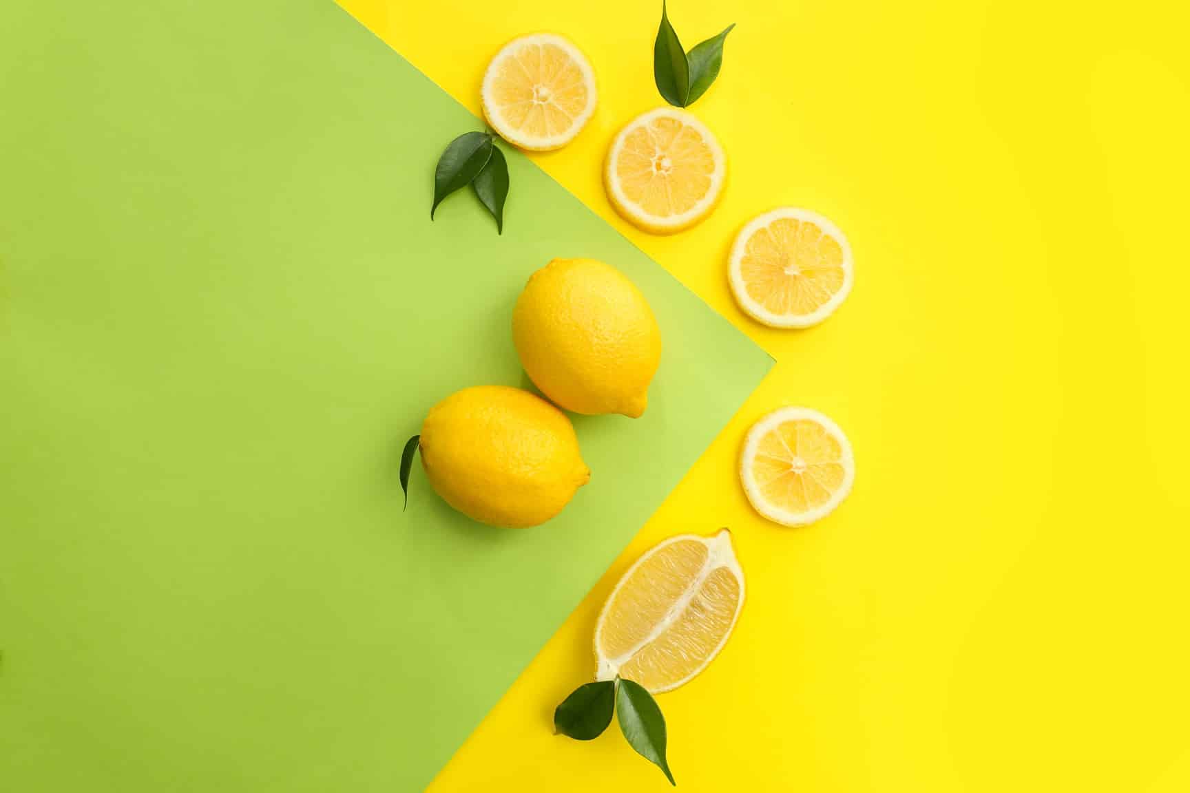 Flat,Lay,Composition,With,Ripe,Juicy,Lemons,On,Color,Background